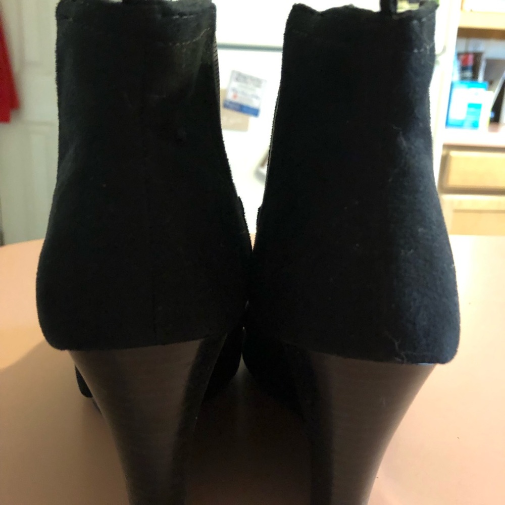 Cute black suede ankle booties! - Picture 3 of 3